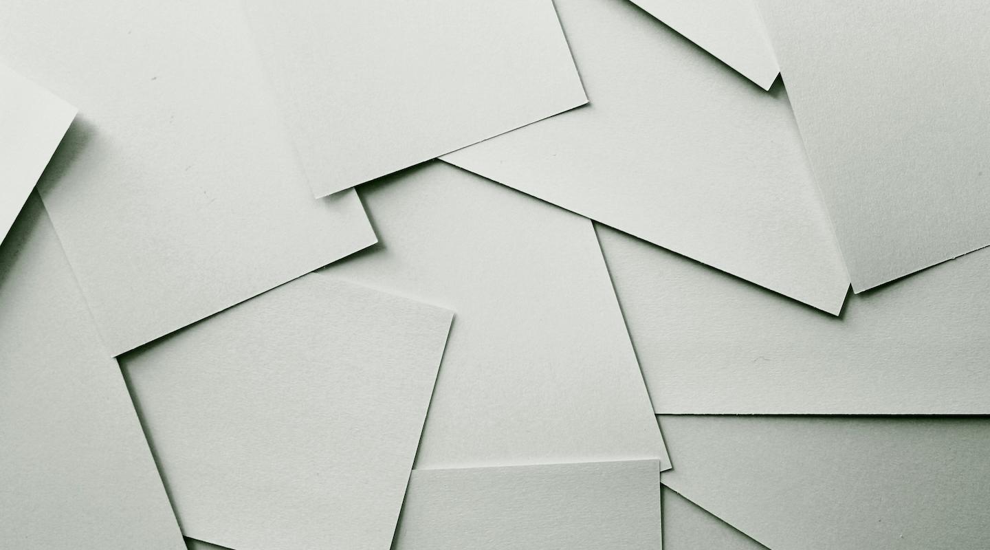 Blank index cards spread out and overlapping